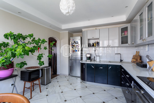 Продам трехкомнатную (3-комн.) квартиру, Крымская ул, 25, Боброво рп