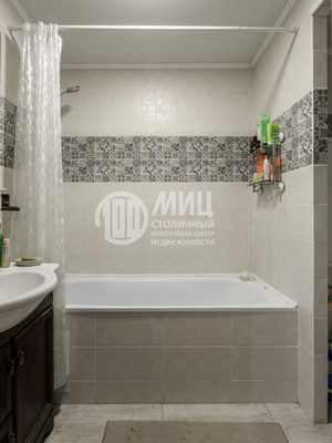 Продам трехкомнатную (3-комн.) квартиру, Крымская ул, 25, Боброво рп