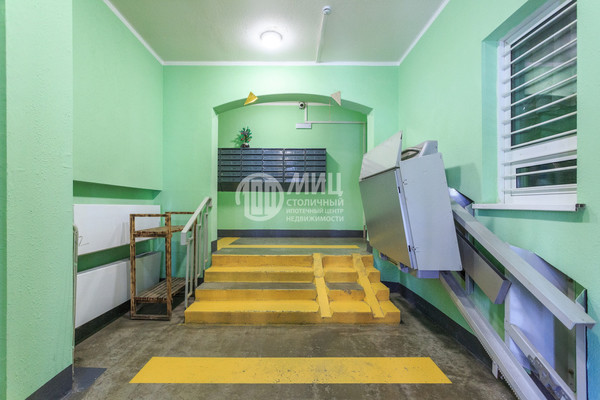 Продам трехкомнатную (3-комн.) квартиру, Крымская ул, 25, Боброво рп