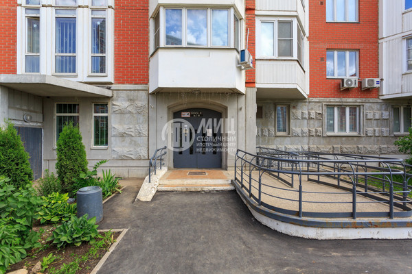 Продам трехкомнатную (3-комн.) квартиру, Крымская ул, 25, Боброво рп