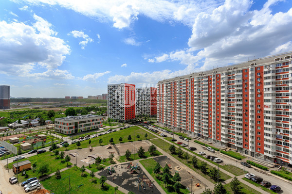 Продам трехкомнатную (3-комн.) квартиру, Крымская ул, 25, Боброво рп