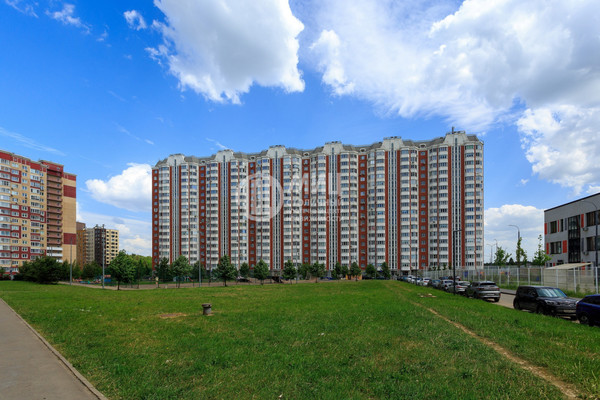 Продам трехкомнатную (3-комн.) квартиру, Крымская ул, 25, Боброво рп