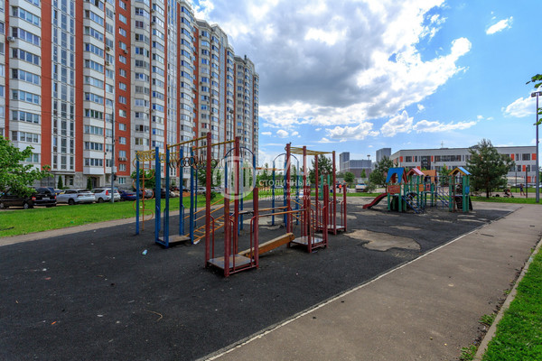 Продам трехкомнатную (3-комн.) квартиру, Крымская ул, 25, Боброво рп