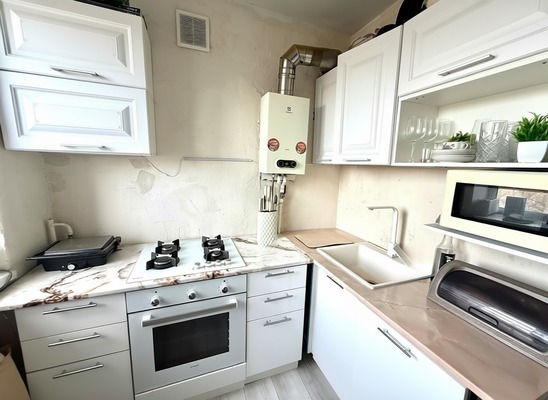 Продам трехкомнатную (3-комн.) квартиру, Крымских Партизан ул, 21, Симферополь г