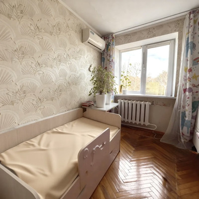 Продам трехкомнатную (3-комн.) квартиру, Крымских Партизан ул, 21, Симферополь г