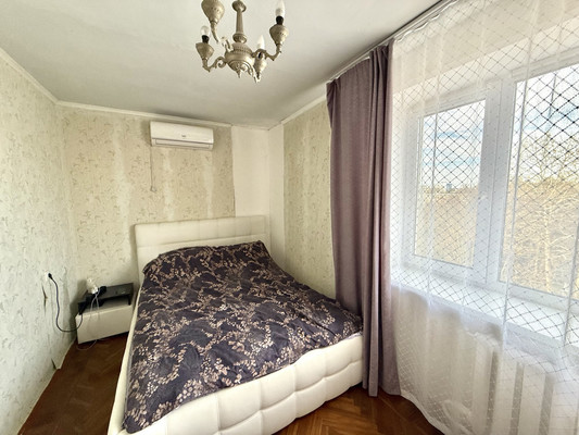 Продам трехкомнатную (3-комн.) квартиру, Крымских Партизан ул, 21, Симферополь г