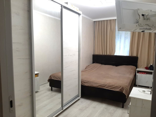 Продам трехкомнатную (3-комн.) квартиру, Октябрьская ул, 108, Тихорецк г