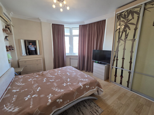 Продам трехкомнатную (3-комн.) квартиру, Оружейный пер, 11/2, Ростов-на-Дону г