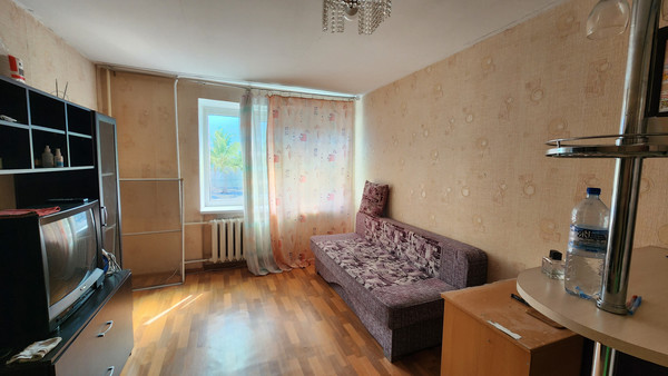 Продам комнату в 8-комн. квартире, Ушинского ул, 5к2, Санкт-Петербург г