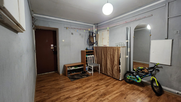 Продам комнату в 8-комн. квартире, Ушинского ул, 5к2, Санкт-Петербург г