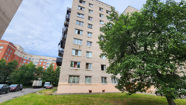 Продам комнату в 8-комн. квартире, Ушинского ул, 5к2, Санкт-Петербург г