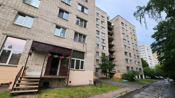 Продам комнату в 8-комн. квартире, Ушинского ул, 5к2, Санкт-Петербург г