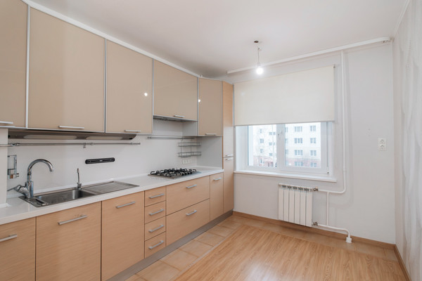 Продам трехкомнатную (3-комн.) квартиру, Строителей ул, 93к2, Ханты-Мансийск г