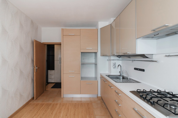 Продам трехкомнатную (3-комн.) квартиру, Строителей ул, 93к2, Ханты-Мансийск г