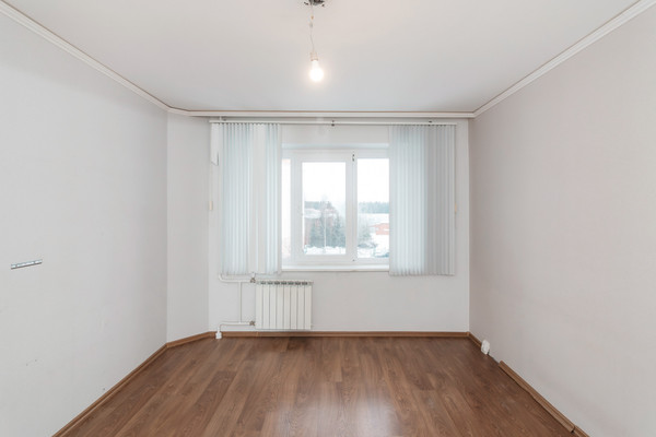 Продам трехкомнатную (3-комн.) квартиру, Строителей ул, 93к2, Ханты-Мансийск г