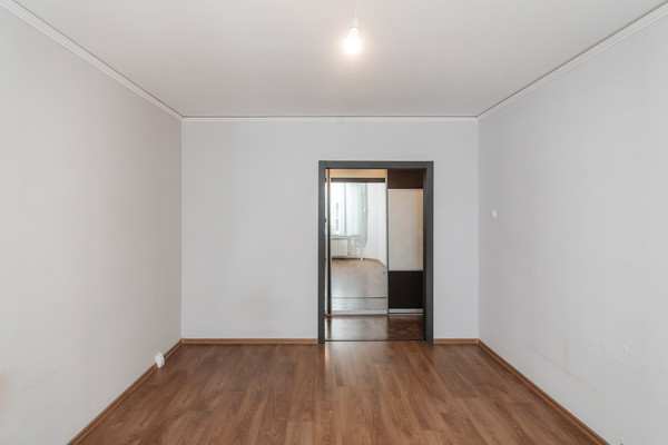 Продам трехкомнатную (3-комн.) квартиру, Строителей ул, 93к2, Ханты-Мансийск г