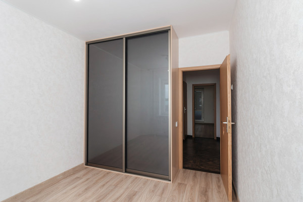 Продам трехкомнатную (3-комн.) квартиру, Строителей ул, 93к2, Ханты-Мансийск г