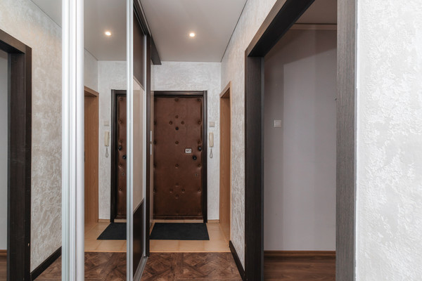 Продам трехкомнатную (3-комн.) квартиру, Строителей ул, 93к2, Ханты-Мансийск г