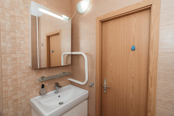 Продам трехкомнатную (3-комн.) квартиру, Строителей ул, 93к2, Ханты-Мансийск г