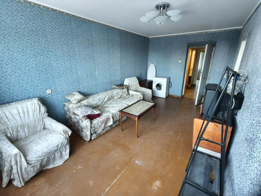 Продам трехкомнатную (3-комн.) квартиру, Черноморская ул, 81, Кропоткин г