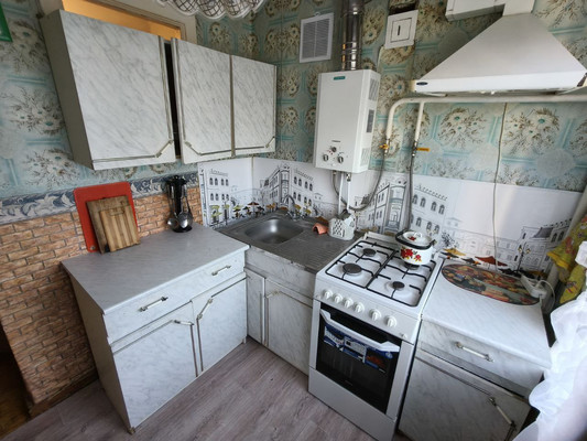 Продам трехкомнатную (3-комн.) квартиру, Черноморская ул, 81, Кропоткин г