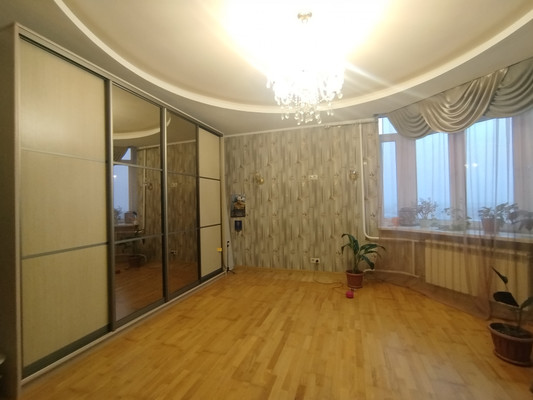 Продам трехкомнатную (3-комн.) квартиру, Подольская ул, 6/1, Северово д