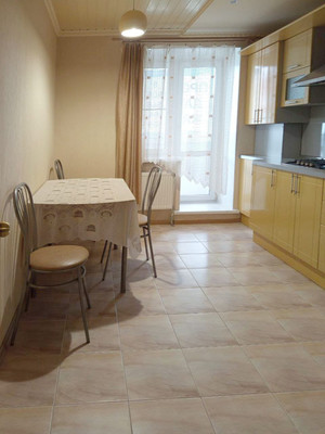 Продам трехкомнатную (3-комн.) квартиру, Вишневая ул, 21к2, Рожок д