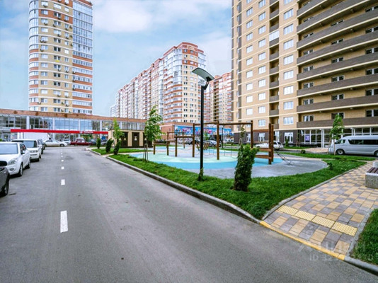 Продам трехкомнатную (3-комн.) квартиру, им. Петра Метальникова ул, 36, Краснодар г