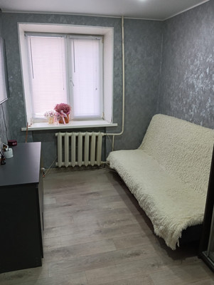 Продам двухкомнатную (2-комн.) квартиру, 35-й мкр, 11, Октябрьский г