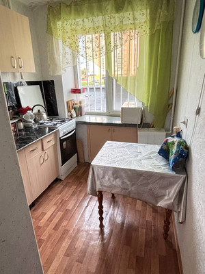 Продам двухкомнатную (2-комн.) квартиру, 35-й мкр, 11, Октябрьский г