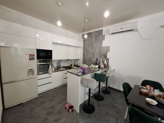 Продам дом, Гражданская ул, 197, Гуково г, 0 км от города