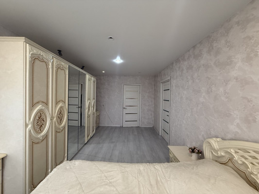 Продам трехкомнатную (3-комн.) квартиру, Чернышевского ул, 1, Пермь г