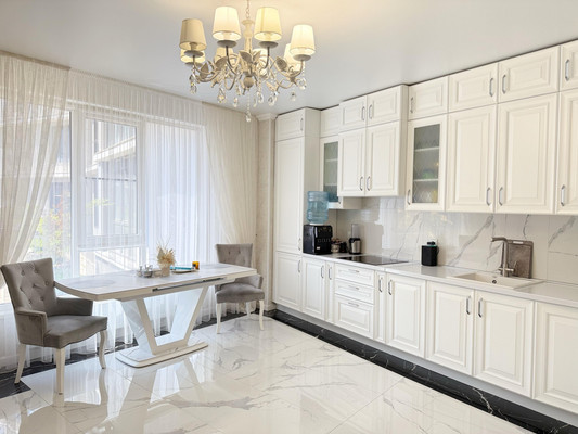 Продам трехкомнатную (3-комн.) квартиру, Тлостанова ул, 32, Нальчик г