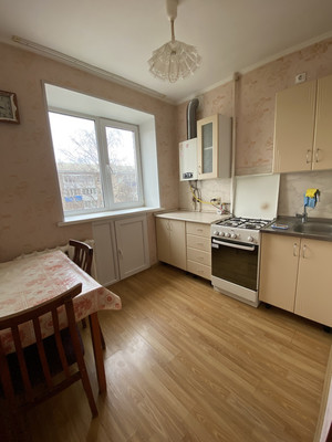 Продам двухкомнатную (2-комн.) квартиру, Комсомольская ул, 37, Октябрьский г