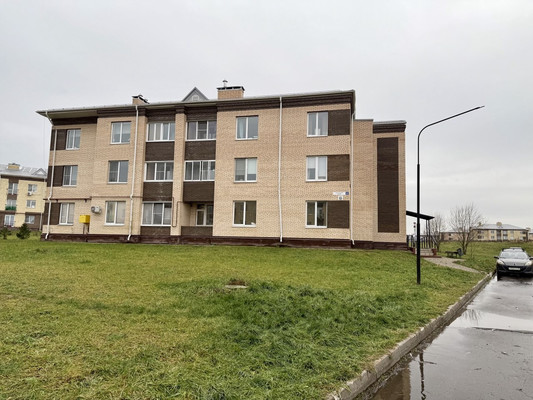 Продам трехкомнатную (3-комн.) квартиру, Десятинная ул, 11, Зверево д