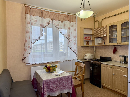 Продам трехкомнатную (3-комн.) квартиру, Десятинная ул, 11, Зверево д