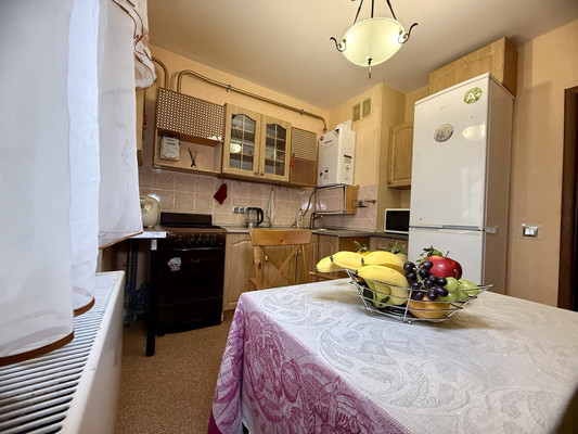 Продам трехкомнатную (3-комн.) квартиру, Десятинная ул, 11, Зверево д