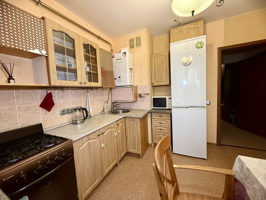 Продам трехкомнатную (3-комн.) квартиру, Десятинная ул, 11, Зверево д