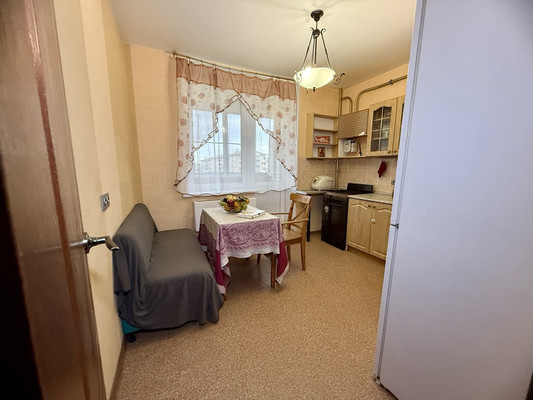 Продам трехкомнатную (3-комн.) квартиру, Десятинная ул, 11, Зверево д