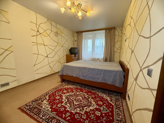 Продам трехкомнатную (3-комн.) квартиру, Десятинная ул, 11, Зверево д