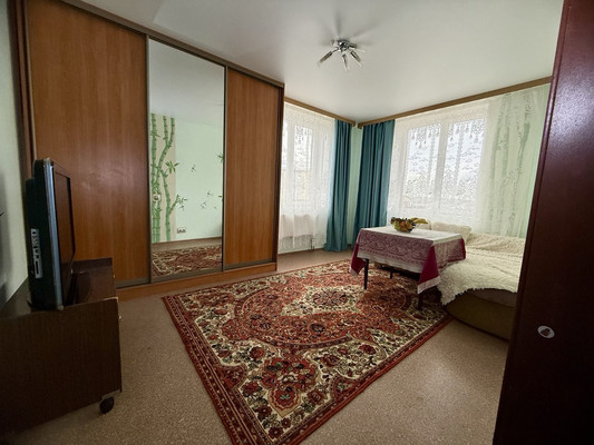 Продам трехкомнатную (3-комн.) квартиру, Десятинная ул, 11, Зверево д