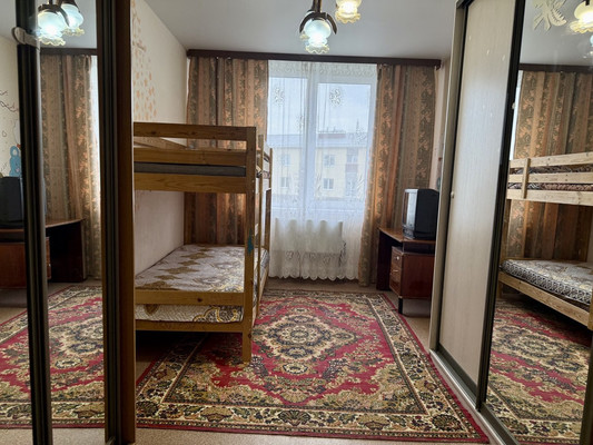 Продам трехкомнатную (3-комн.) квартиру, Десятинная ул, 11, Зверево д