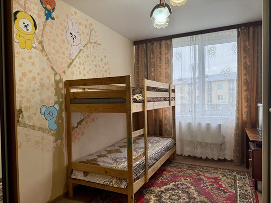 Продам трехкомнатную (3-комн.) квартиру, Десятинная ул, 11, Зверево д