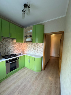 Продам двухкомнатную (2-комн.) квартиру, Ленина ул, 18, Дзержинский г