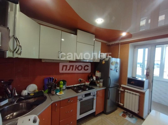 Продам трехкомнатную (3-комн.) квартиру, Чапаева ул, 2/3, Тихорецк г