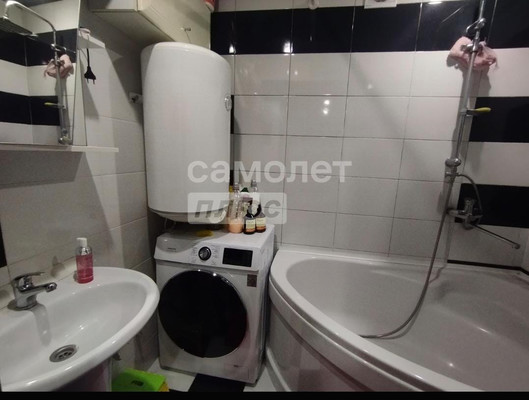 Продам трехкомнатную (3-комн.) квартиру, Чапаева ул, 2/3, Тихорецк г