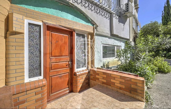 Продам двухкомнатную (2-комн.) квартиру, Нагорная ул, 13, Партенит пгт