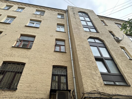 Продам трехкомнатную (3-комн.) квартиру, Козихинский М. пер, 10с2, Москва г