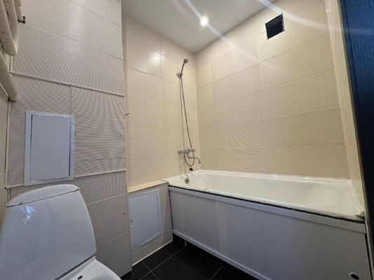 Продам двухкомнатную (2-комн.) квартиру, Комсомольская ул, 38, Комсомольск-на-Амуре г