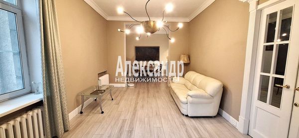 Продам трехкомнатную (3-комн.) квартиру, Рентгена ул, 6, Санкт-Петербург г